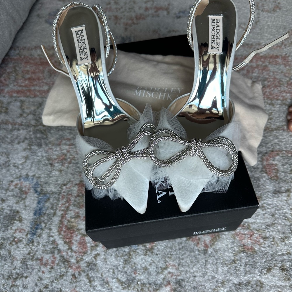 Badgley Mischka Sacred Pump 8.5